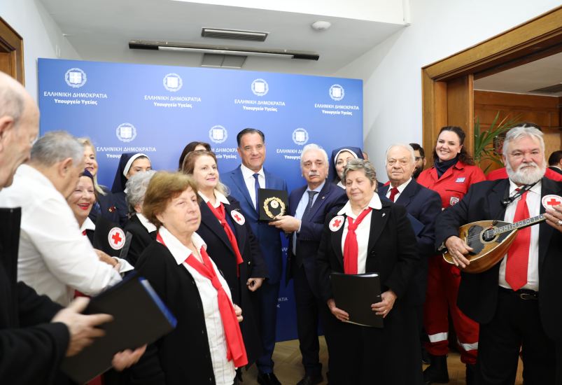 Οι εθελοντές του Ελληνικού Ερυθρού Σταυρού έψαλαν τα κάλαντα στον Υπουργό Υγείας, κ. Άδωνι Γεωργιάδη