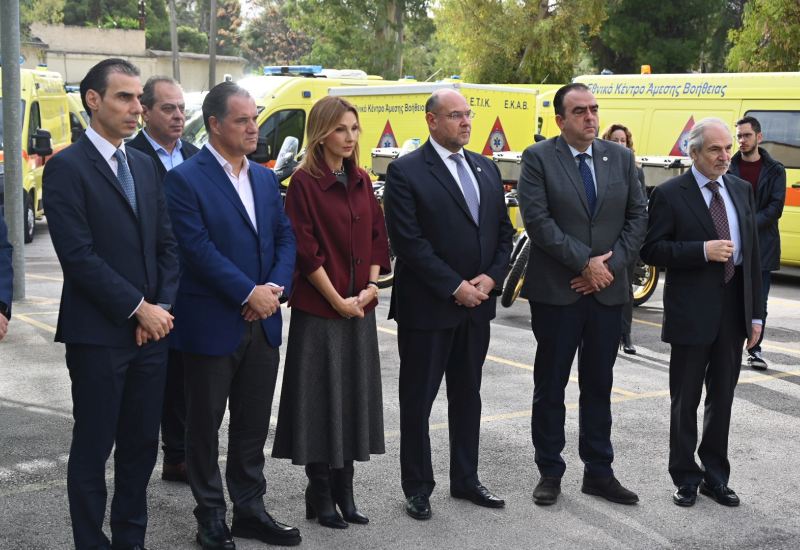 Δωρεά 20 δικύκλων και 6 ασθενοφόρων στο ΕΚΑΒ από την Ένωση Ελλήνων Εφοπλιστών.