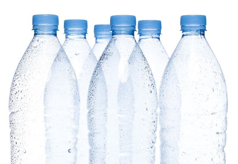 Γιατί τα πλαστικά μπουκάλια πρέπει να είναι αποκλειστικά μίας χρήσης;