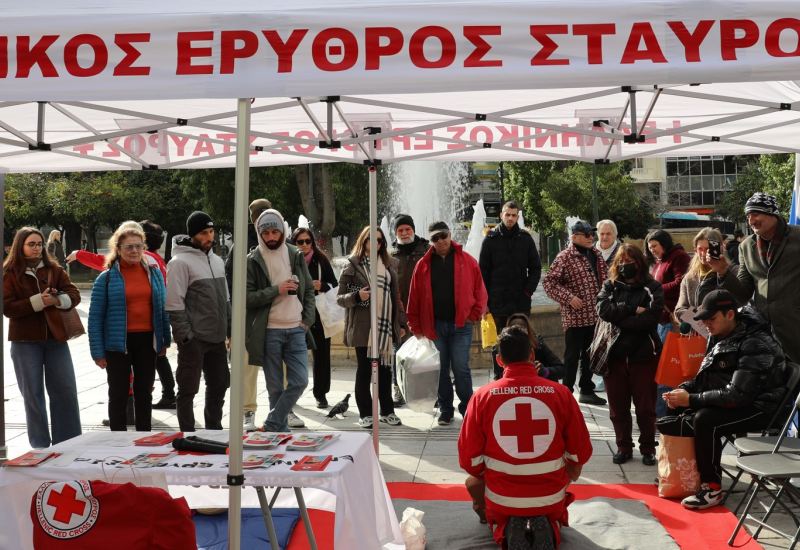 Ο Ελληνικός Ερυθρός Σταυρός τίμησε την Ημέρα Θυσίας του Διασώστη με μεγάλη δράση στην Πλατεία Συντάγματος