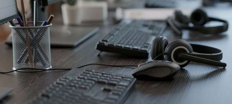 Audio headset used by call center agents to help clients