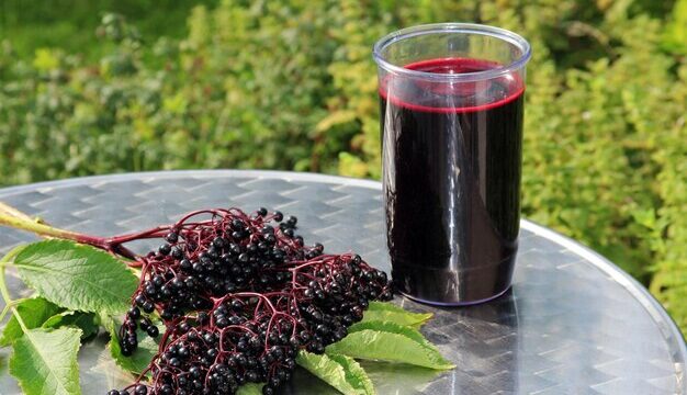 close-up-drink-table_1048944-984750