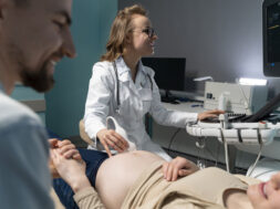 gynecologist-performing-ultrasound-consultation