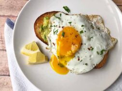 How-to-Make-the-Perfect-Fried-Egg