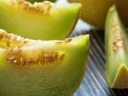 how-to-tell-if-honeydew-Melons-are-ripe-4×3-fad97272ac5f4fa2abf35f52cb37adbf