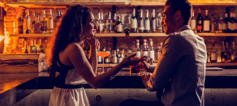 all-best-couples-meet-in-bars
