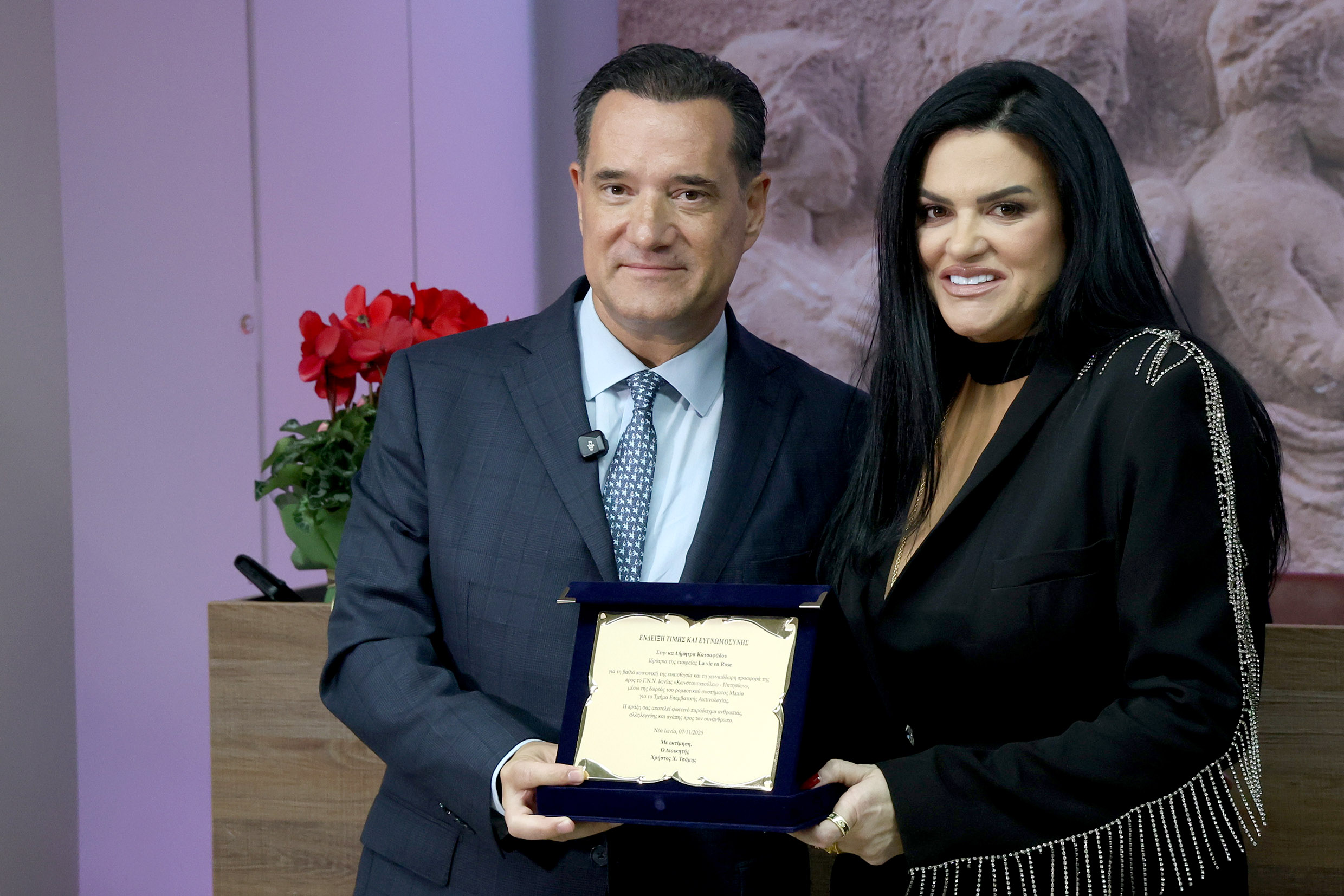 Εγκαίνια ρομποτικού μηχανήματος στο Κωνσταντοπούλειο «Αγία Όλγα» με δωρεά της La vie en Rose