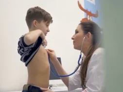 doctor-examining-child-using-stethoscope-footage-084271092_iconl
