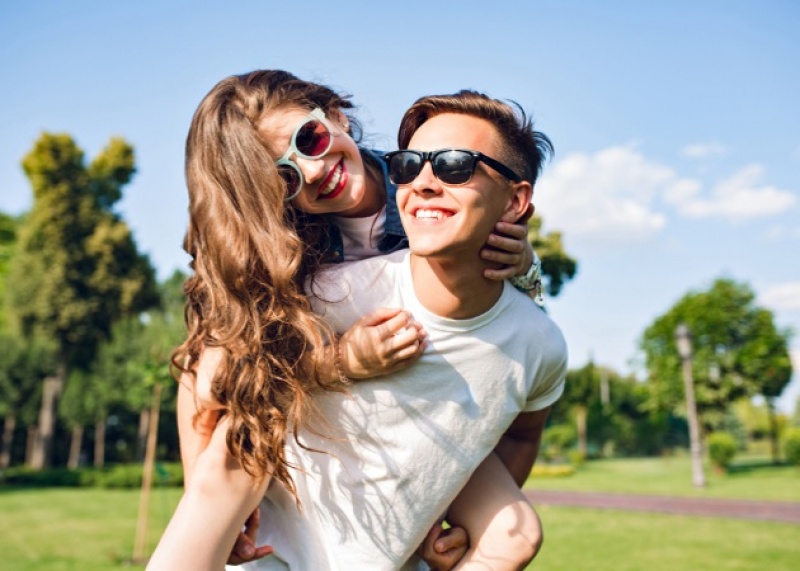 Όταν η αγάπη τρέχει πολύ γρήγορα: Οι παγίδες της πρόωρης συγκατοίκησης