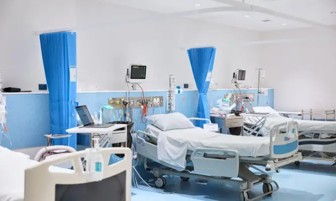 ΕΙΝΑΠ: Η είσοδος ιδιωτικών ασφαλιστικών στο ΕΣΥ φέρνει περίθαλψη πολλών ταχυτήτων