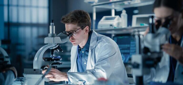 Diverse,Male,And,Female,Medical,Research,Scientists,Work,On,A