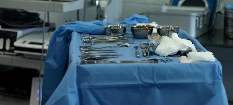 31082177-surgery-bed