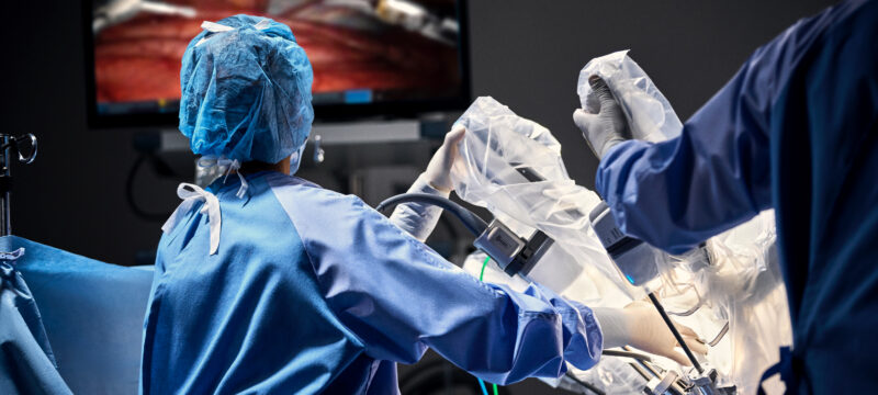 intuitive-da-vinci-or-staff-with-vision-cart-hi-res