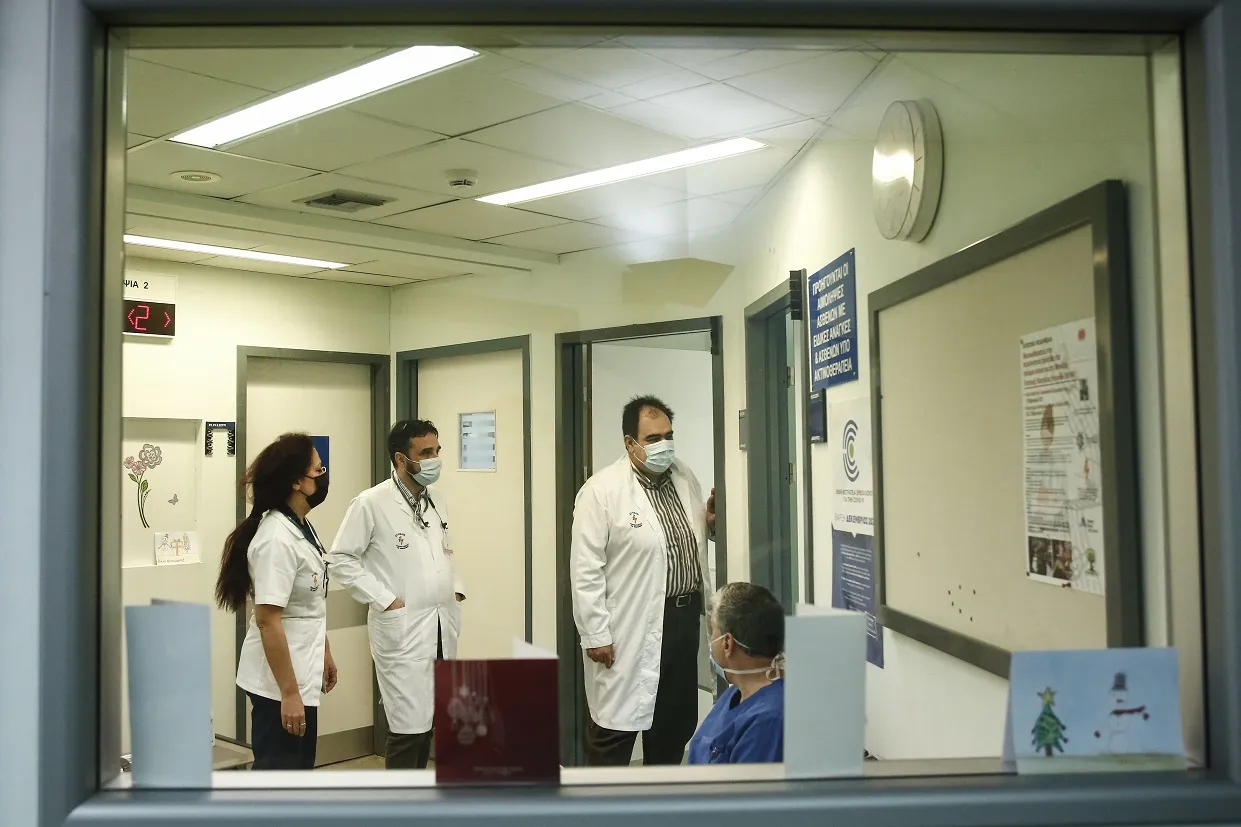 Πάνω από 5.400 γιατροί έφυγαν από την Ελλάδα σε πέντε χρόνια