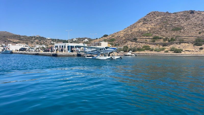 Άδωνις Γεωργιάδης: Ο Υπουργός Υγείας επιλέγει το υδροπλάνο